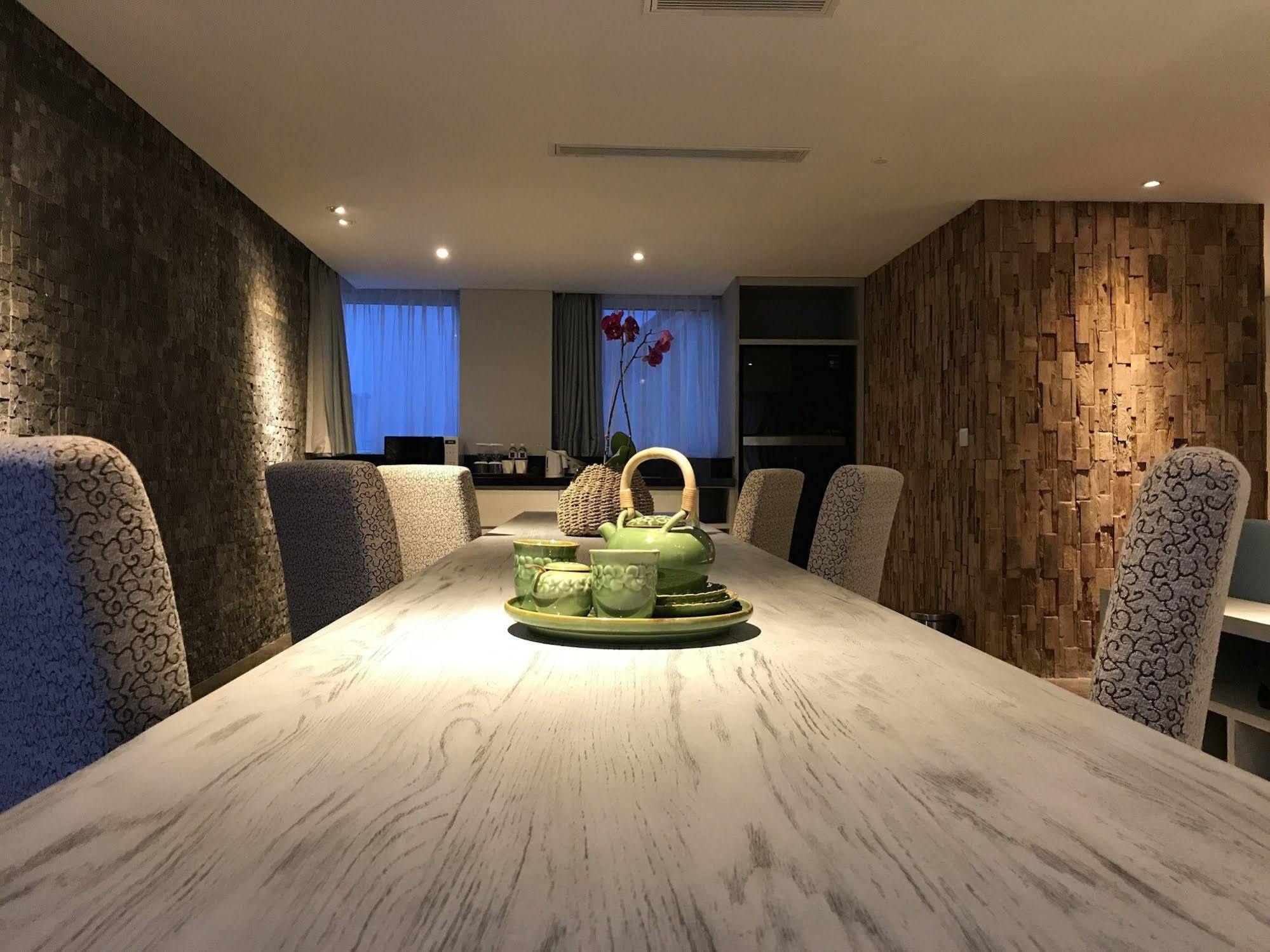 Hotel Daun Bali Seminyak Экстерьер фото